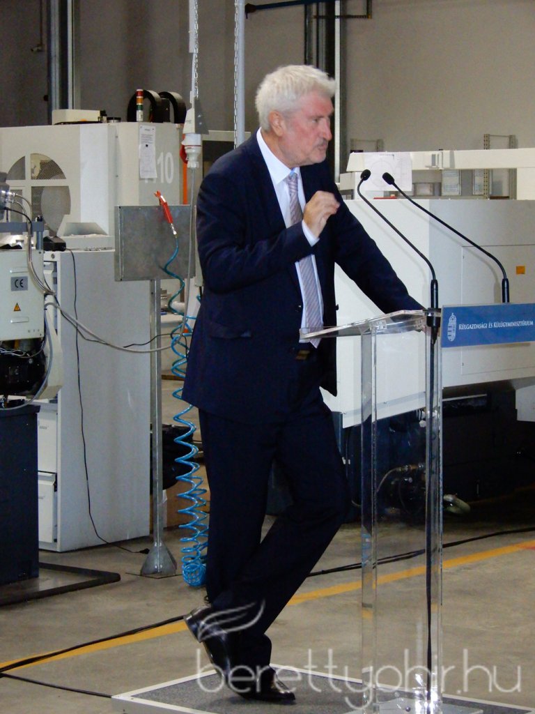 Szijjártó Péter látogatása a Mezei Vill-nél 27